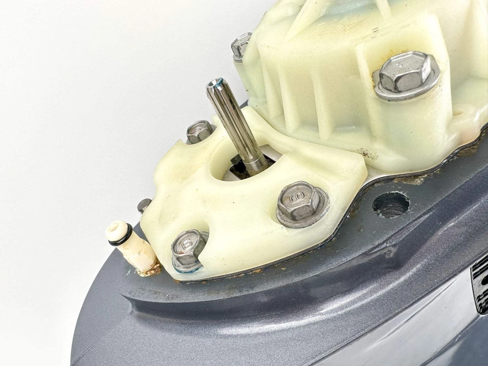 2014 Yamaha 250/300 Lower Unit Gear - Image 4